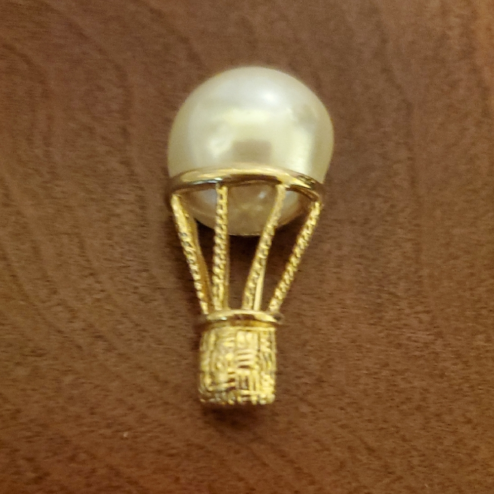 Vintage Gold Tone and Faux Pearl Hot Air Balloon Brooch